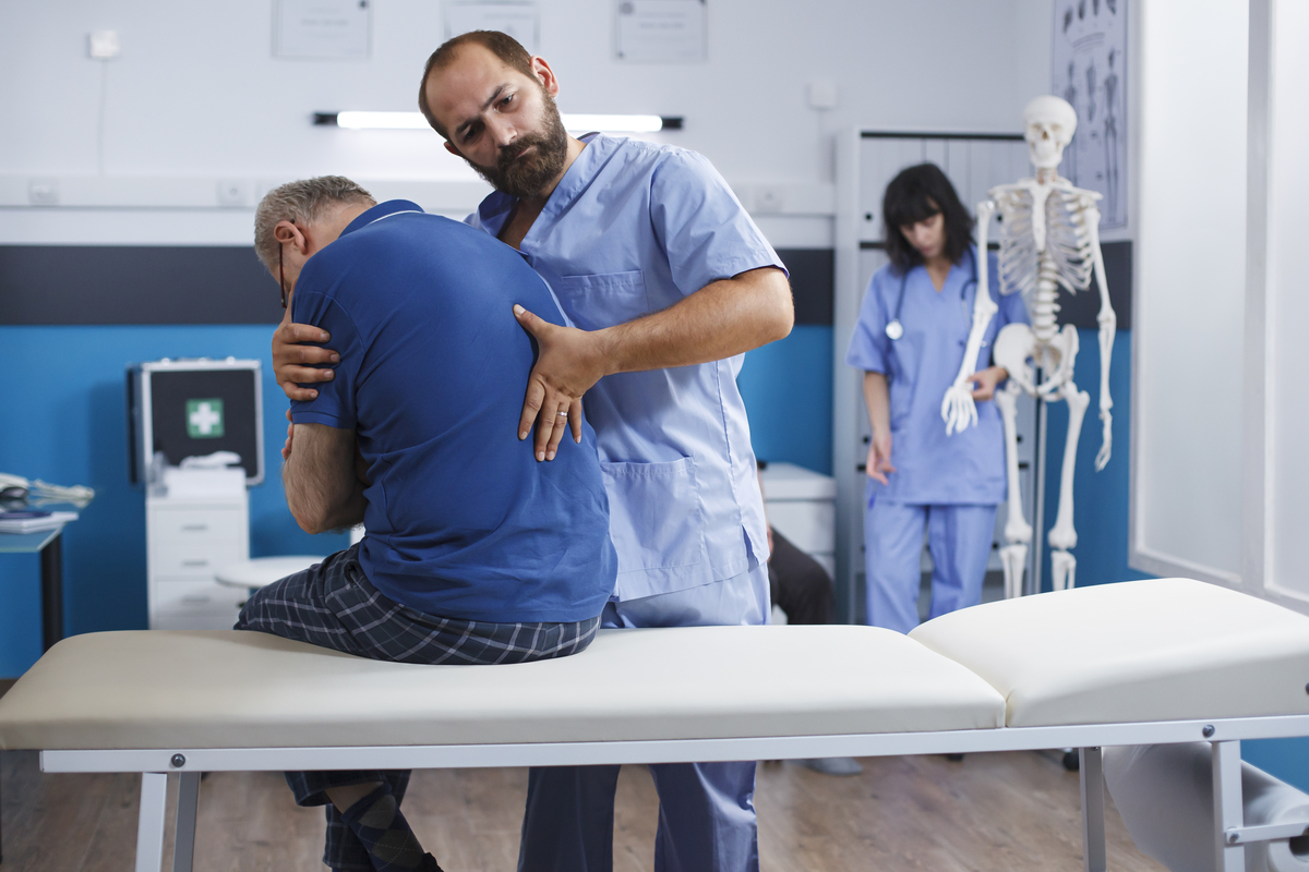 physiotherapy near you when to seek treatment for pain injury and recovery